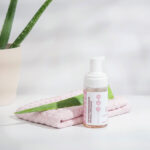 Gesichtsreinigung gegen Unreinheiten. Natürlich, Bio und Vegan. Mit Aloe Vera und Kamille – Feuchtigkeitsspendend – Bild 9