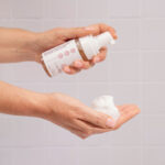 Gesichtsreinigung gegen Unreinheiten. Natürlich, Bio und Vegan. Mit Aloe Vera und Kamille – Feuchtigkeitsspendend – Bild 8